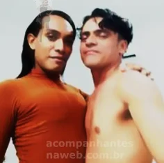 Procuro homens maduros e travestis ativas