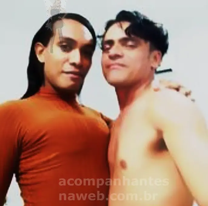 Procuro homens maduros e travestis ativas