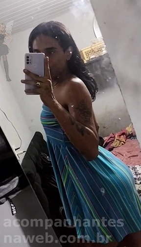 bonita trans ativa e passiva de chamadas de vídeo e,m selfie